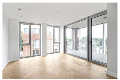 🏡 Double Room Available in a Stunning 3-Bed Flat  Main Photo