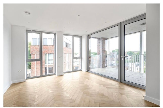 🏡 Double Room Available in a Stunning 3-Bed Flat  Main Photo