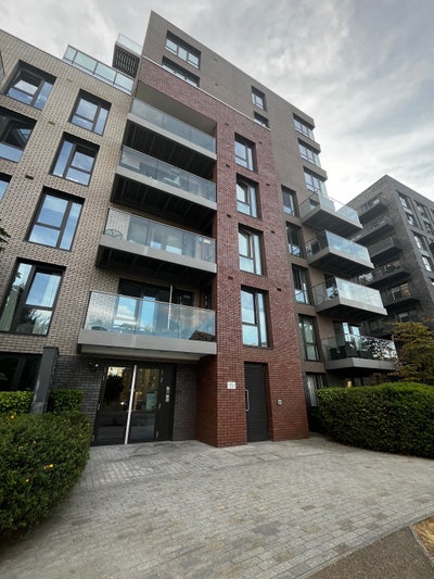 Ensuite room available + Gym/ Pool access in 2B2B Main Photo