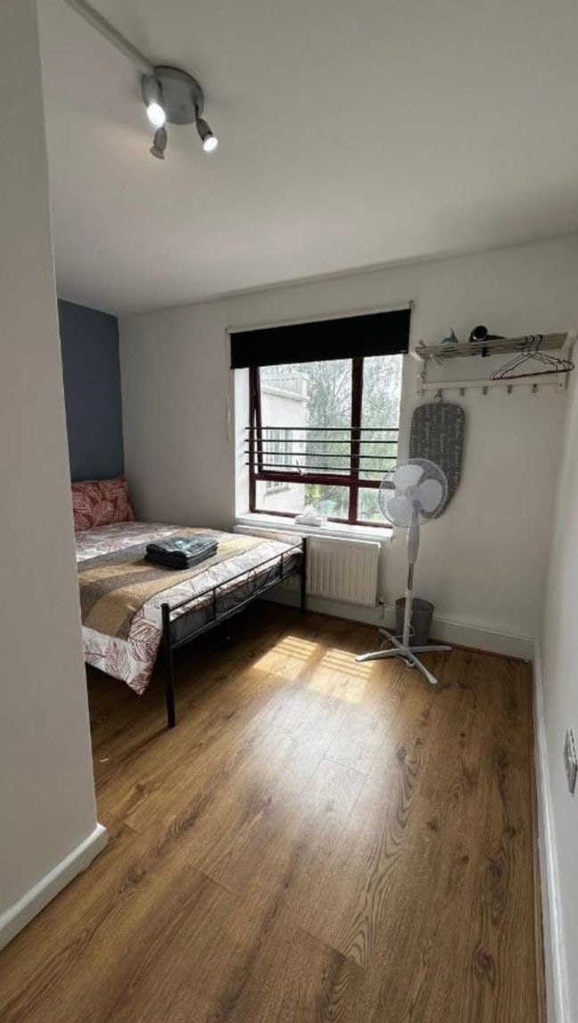 🛏️ ✨ Ensuite Room  to Let in Porto Bello Main Photo
