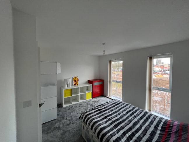 Double bed in B5 Central Main Photo