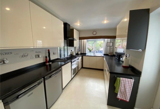 Modern Room Available NG31 Main Photo