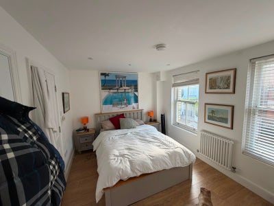 Double ensuite in modern house in Clapham Old Town Main Photo
