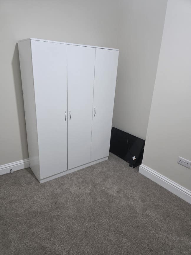I have a room to rent with good family.  Main Photo