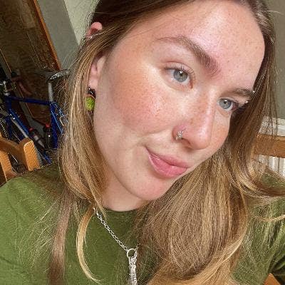 Hiiii, my name is Bron! I am currently on the... Main Photo