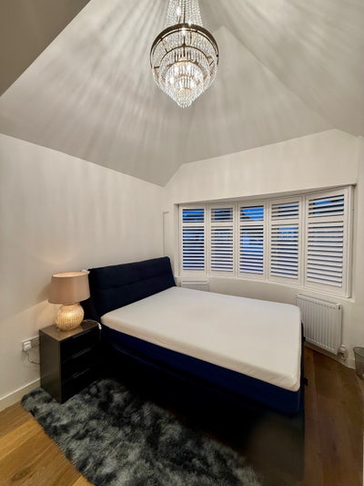 Spacious Modern Double Room with En-suite WC Main Photo