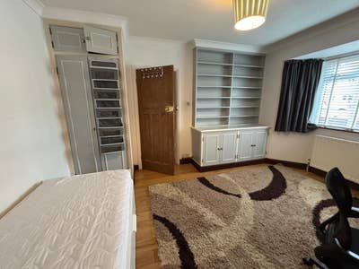 A large double bed room in a fantastic house share Main Photo