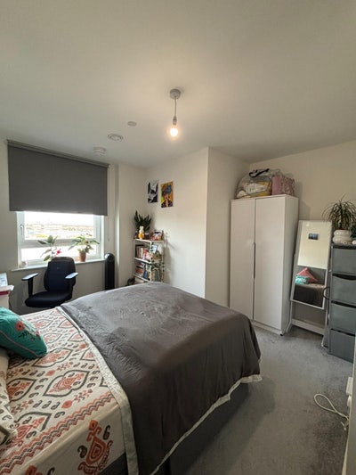 Beautiful room available in a two-bed flat Main Photo