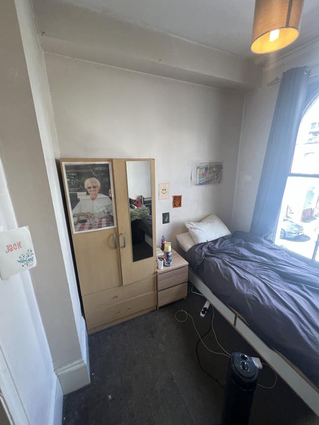 Single room in zone 2 near station  Main Photo