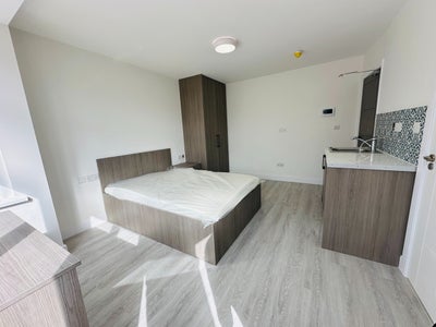 Room in a Shared House, Greencroft Road, TW5 Main Photo
