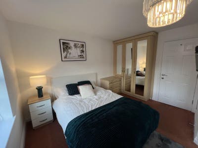 Ensuite & Single Room | Near Airport | Bills Incl Main Photo