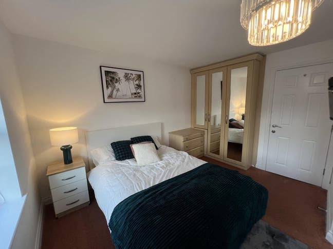 Ensuite & Single Room | Near Airport | Bills Incl Main Photo