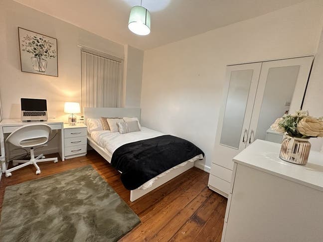 Spacious Double Room | Fully Furnished | M16 Main Photo