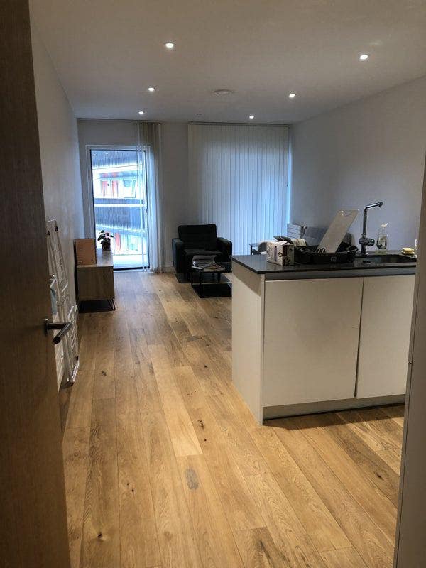 Spacious en-suite (5 mins to Canning Town station) Main Photo
