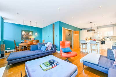 Mon-Fri rental with parking & cats.. Main Photo