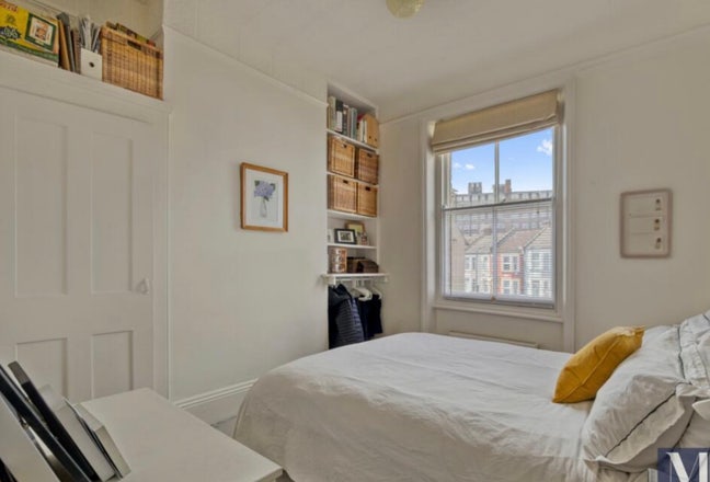 Lovely bright room, 5 mins from station  Main Photo