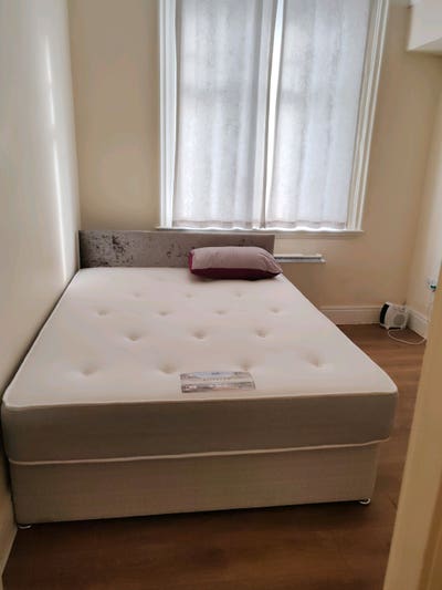Room or flat  Main Photo