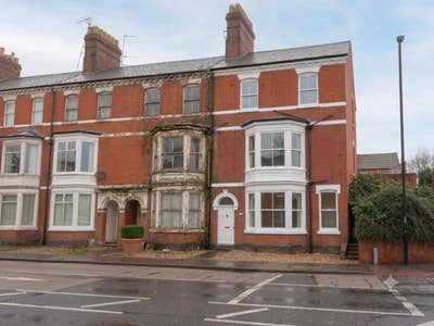 Apartment 2, 39 Weedon Road, NN5 5BE Main Photo