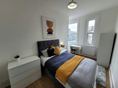  Luxury Co-Living in Centre of Brockley!  Main Photo