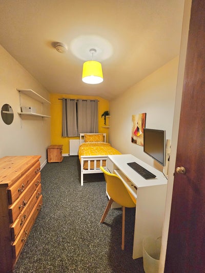 Double room to rent  Main Photo