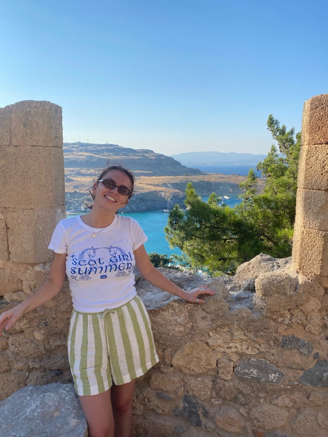 27 year old professional seeking double room Main Photo