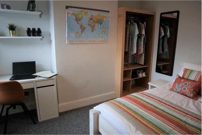 Rooms Available in 5 Bed Student House Share! Main Photo