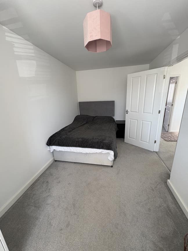 Double Bedroom available in Upton Main Photo