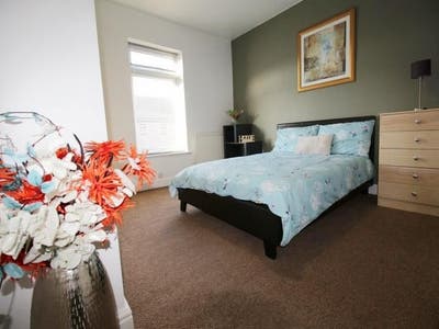 🏡 Spacious Large Double Room | All Bills Included Main Photo