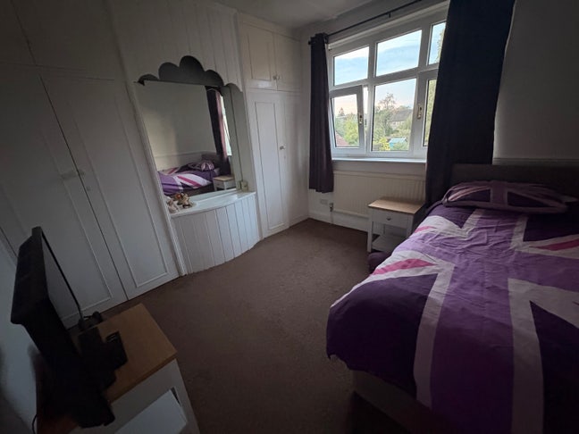 Lovely room for rent Main Photo