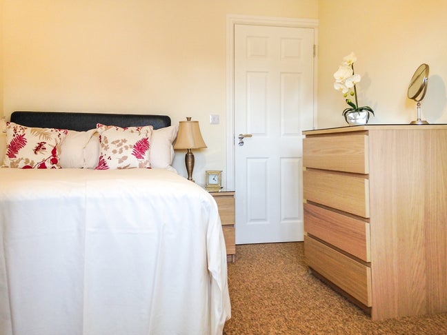 Friendly House - Ensuite Room Main Photo