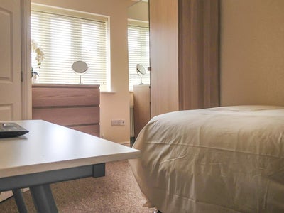 Friendly House - Ensuite Room Main Photo