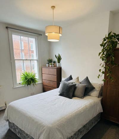 🏡 Spacious Double Bedroom Available in Stockwell Main Photo