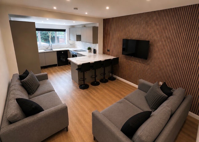 Brand New refurbished house available now 🏡 Main Photo