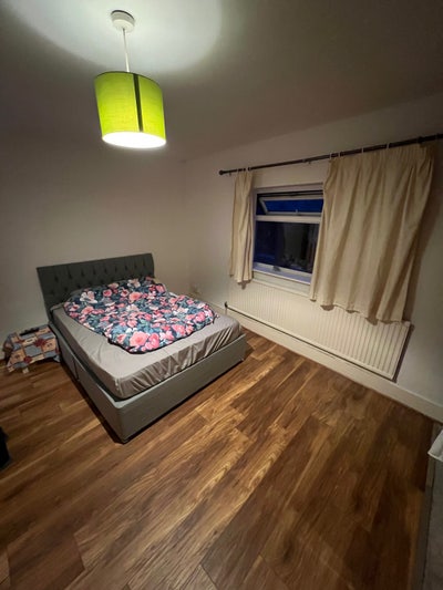 Room to rent RG30 Main Photo