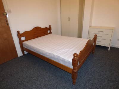Cheap room near train station  Main Photo
