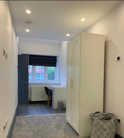 En-suite Double bedroom with kitchenette  Main Photo