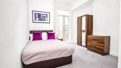 1 Double En Suite Double Room Available in L4! Main Photo