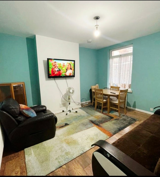 Two Double Rooms Available in 4 Bedroom Property  Main Photo