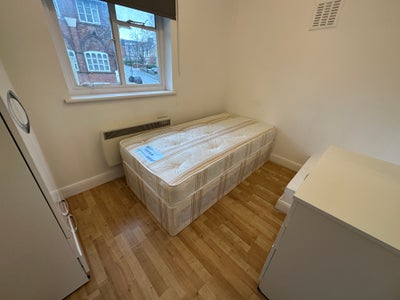 Cozy Single Room Clean House Close Amenities Main Photo