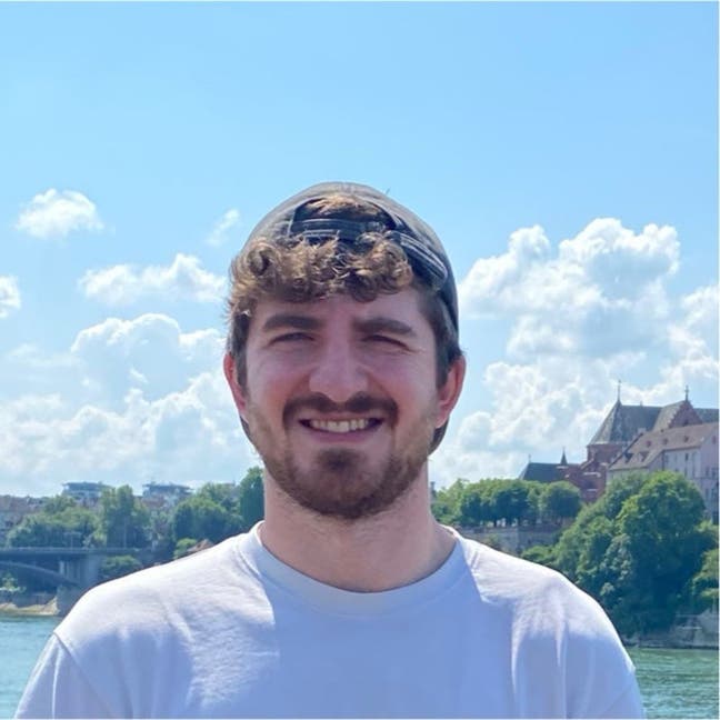 Professional Male seeks a double room Main Photo