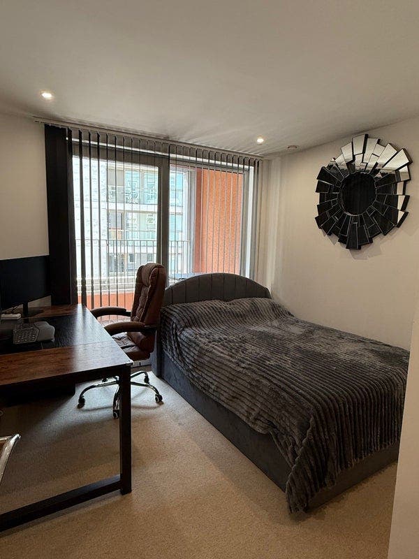 Modern 2 bed flat in Canary Wharf / South Quay Main Photo