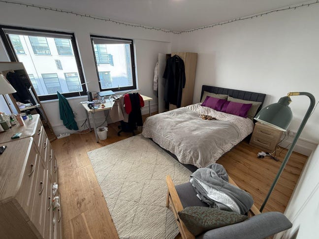Room with Private Bathroom Available -  Farringdon Main Photo