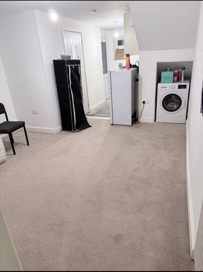 1 bed space available in sharing for 1 month Main Photo