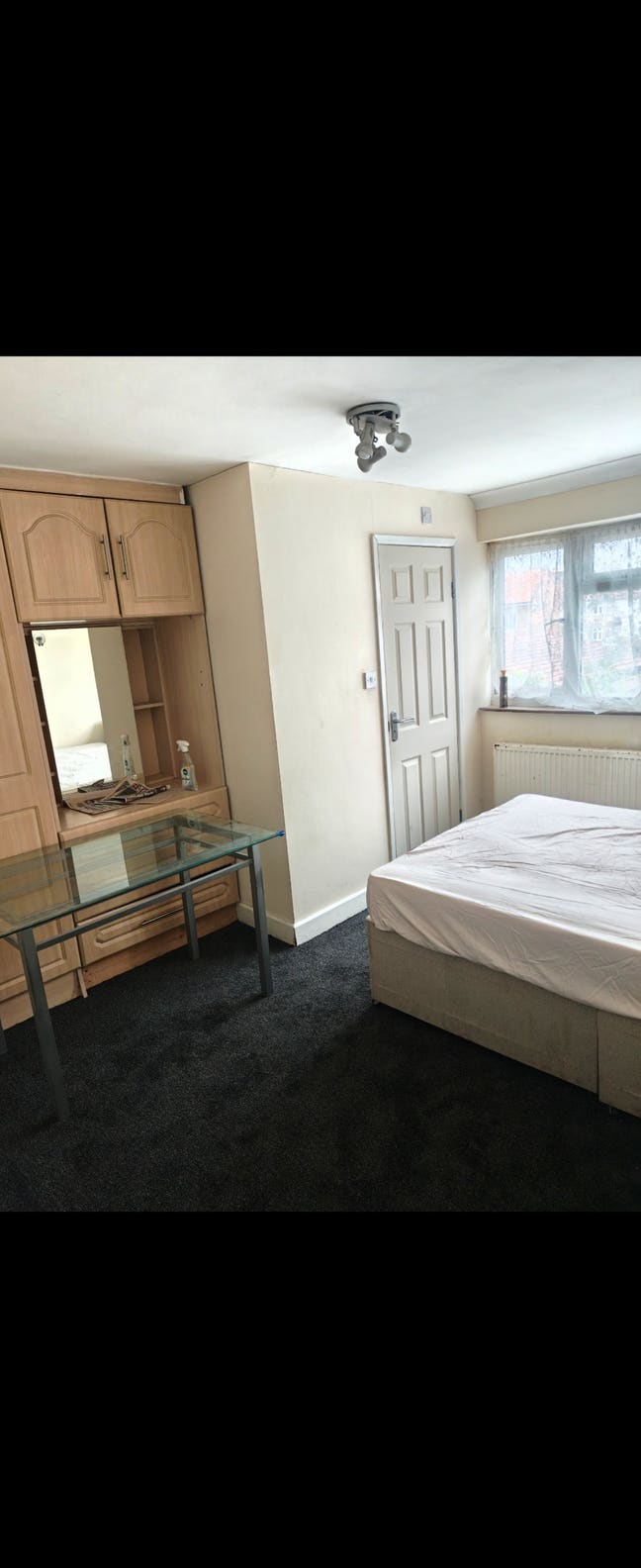 Large double room with ensuite now available Main Photo