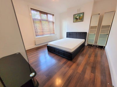 Big double room. 5min walk to Leytonstone tube 🏡 Main Photo