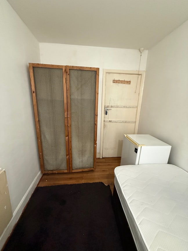 Cozy Box Room - 2 minute walk to the train station Main Photo