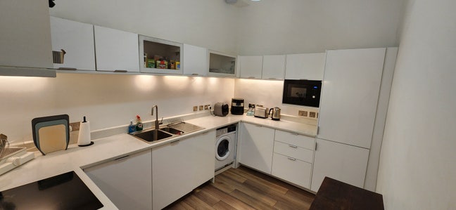 Room to rent in Newington 800/month including bill Main Photo
