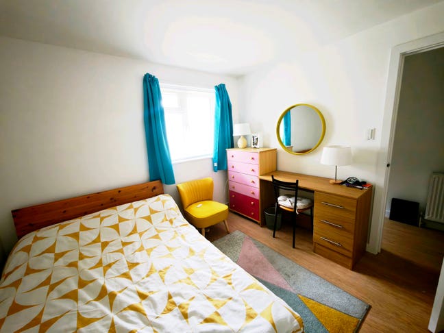 Central but with a secluded feel. Main Photo