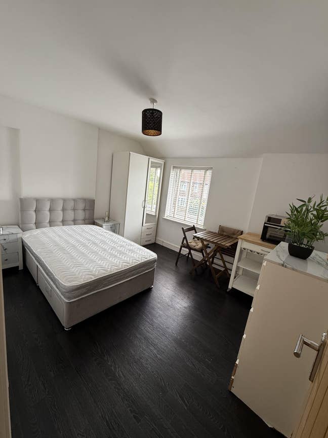Studio Flat (Self-contained studio flat) Main Photo