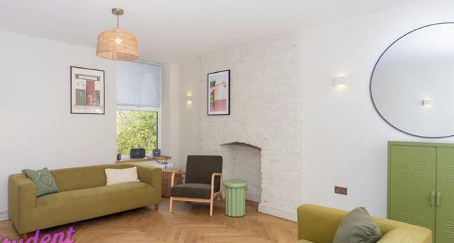 Stunning 8-Bedroom Duplex Apartment Main Photo